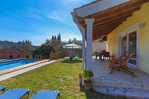 Green Family Villa in Agios Ioannis