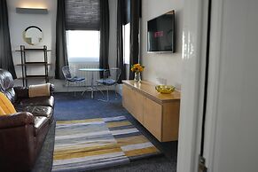 Gorgeous, Comfortable Apartment on the High Street