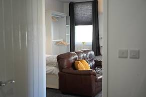 Gorgeous, Comfortable Apartment on the High Street