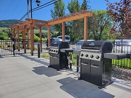 Romantic Lakeside Studio Suite