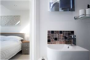 Skylark - 2 Bedroom Apartment - Tenby