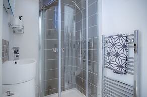 Skylark - 2 Bedroom Apartment - Tenby