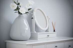 Skylark - 2 Bedroom Apartment - Tenby