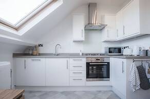 Skylark - 2 Bedroom Apartment - Tenby