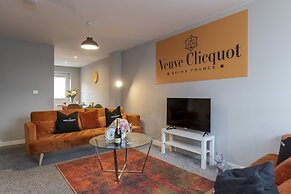 Champagne House - 3 Bedroom Townhouse