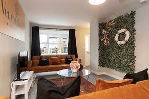 Champagne House - 3 Bedroom Townhouse