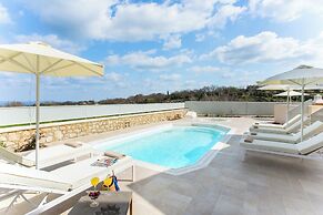 Deluxe Villa Ianthos - Outdoor Hot Tub & Kids Pool