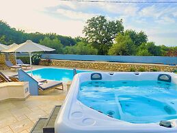 Deluxe Villa Ianthos - Outdoor Hot Tub & Kids Pool