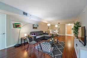 Amazing 2Br Condo in Brickell W Pool
