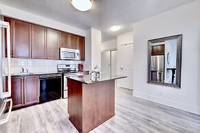 Grand Royal Condos -Mississauga SQ One