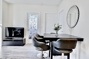 Grand Royal Condos -Mississauga SQ One