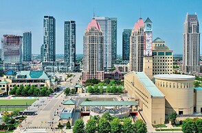 Grand Royal Condos -Mississauga SQ One