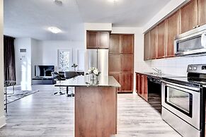 Grand Royal Condos -Mississauga SQ One