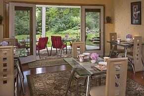 Cherry Valley Manor Luxury Bed and Breakfast