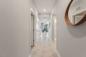 Sweet Suite Sleeps 6 @ Storey Lake By Shine Villas 2 Bedroom Apts