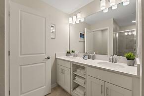 Sweet Suite Sleeps 6 @ Storey Lake By Shine Villas 2 Bedroom Apts