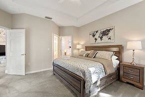 Gold Rest @ Calabay Parc Tower Lake By Shine 412 4 Bedroom Villa