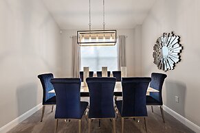 Gold Rest @ Calabay Parc Tower Lake By Shine 412 4 Bedroom Villa