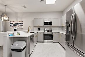 Gold Rest @ Calabay Parc Tower Lake By Shine 412 4 Bedroom Villa