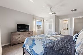 Gold Rest @ Calabay Parc Tower Lake By Shine 412 4 Bedroom Villa