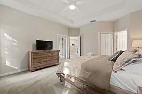 Gold Rest @ Calabay Parc Tower Lake By Shine 412 4 Bedroom Villa