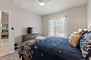 Gold Rest @ Calabay Parc Tower Lake By Shine 412 4 Bedroom Villa