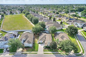 Gold Rest @ Calabay Parc Tower Lake By Shine 412 4 Bedroom Villa