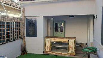 Beautiful Classic Designed 3-bed Villa in Lisboa