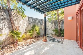 Cozy Bungallow With Pool at Green Village AA3