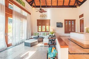 Cozy Bungallow With Pool at Green Village AA3