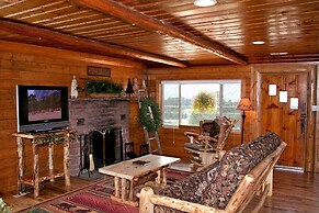 Rocky Mountain Retreat 2 Three Bedroom Cabin with Beautiful Views and 
