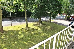 Large Balcony Apartment - Town & Races -2 Dbl Beds