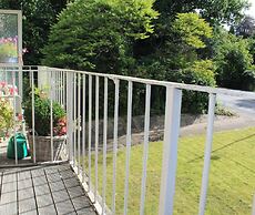 Large Balcony Apartment - Town & Races -2 Dbl Beds