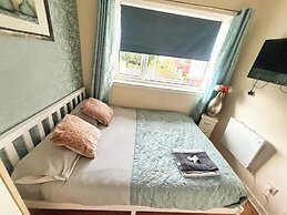 Large Balcony Apartment - Town & Races -2 Dbl Beds