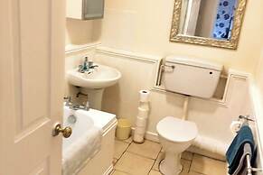 Large Balcony Apartment - Town & Races -2 Dbl Beds