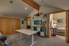 Sierra Sky Tahoe City Vacation Rental - Hot Tub 4 Bedroom Home by Reda