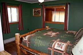 Mountain Pine Cabin With Personal Hot Tub - Dog-friendly! 3 Bedroom Ca