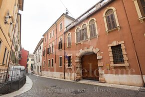 Un nido sull'Arena - Royal Welcome