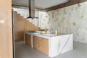 Sunshine City View Villa 6BR wth a private Heated Pool