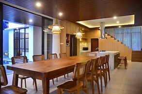 Sunshine City View Villa 6BR wth a private Heated Pool