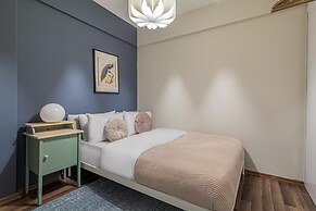 Charming Flat With Backyard Close to Zorlu Center