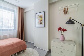 Charming Flat With Backyard Close to Zorlu Center