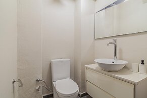 Charming Flat With Backyard Close to Zorlu Center