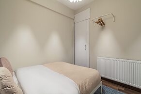 Charming Flat With Backyard Close to Zorlu Center