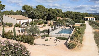 SOUS LES PINS