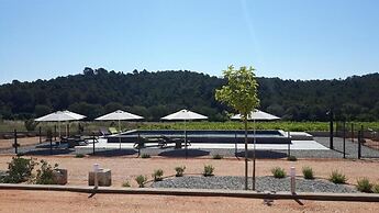SOUS LES PINS