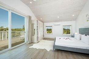 See Sea 2 Bedroom Home