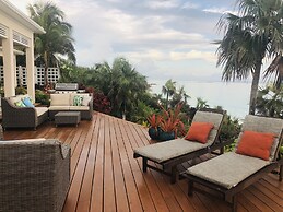 Sandy Hill Beach House 6 Bedroom Home