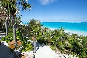 Sandy Hill Beach House 6 Bedroom Home