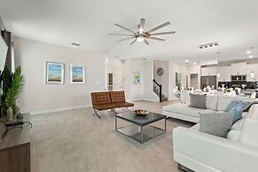 Treat Retreat @ Storey Lake By Shine Villas #418 7 Bedroom Villa